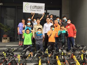 透過口罩，臺灣讓世界知道 Taiwan Can Help，這次，青草透過能量咖啡 Help Taiwan 這些努力工作的無名英雄！有感於疫情期間守護臺灣的辛苦人員們，青草環島車訓期間特別來到台灣康匠，，除了感謝口罩國家隊不眠不休為疫情奮鬥，更希望將我們滿滿的心意，透過一杯杯的咖啡，傳遞給他們！住在臺灣真的是一件很幸福的事，讓我們繼續為身為臺灣人感到光榮！ | 小草書屋∞青草職能學苑