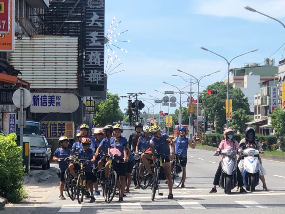 夥伴，是前進的勇氣！本日行程：花蓮壽豐到宜蘭頭城，自然的山川美景，台灣的人文民情，因為和夥伴一起，沿途有許多人的鼓勵，支持我們騎到這。我們計畫在羅東清水公園玩玩水，沒想到今年因為疫情關係，禁止所有的水上活動，沮喪的我們查查附近其他地點，打起精神的我們再次往海邊前進！ | 小草書屋∞青草職能學苑