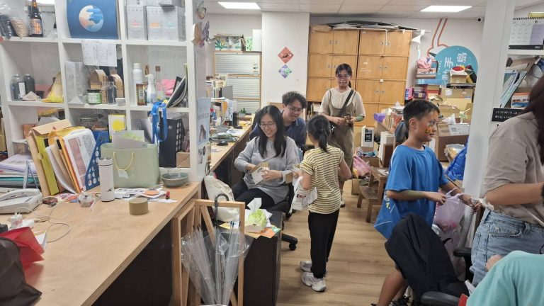 萬聖節限定，小草們踩街遊行去！